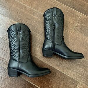 NWOT Black Steve Madden Cowboy Boots